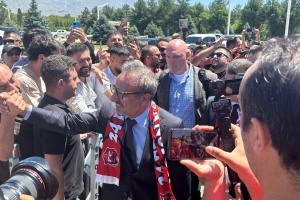 Erzincanlılar Hamdi Ulukaya'yı Davul Zurnayla Karşıladı