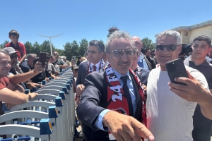 Erzincanlılar Hamdi Ulukaya'yı Davul Zurnayla Karşıladı