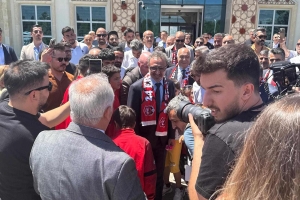 Erzincanlılar Hamdi Ulukaya'yı Davul Zurnayla Karşıladı