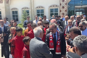 Erzincanlılar Hamdi Ulukaya'yı Davul Zurnayla Karşıladı