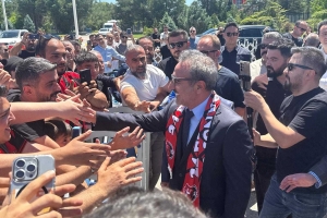 Erzincanlılar Hamdi Ulukaya'yı Davul Zurnayla Karşıladı